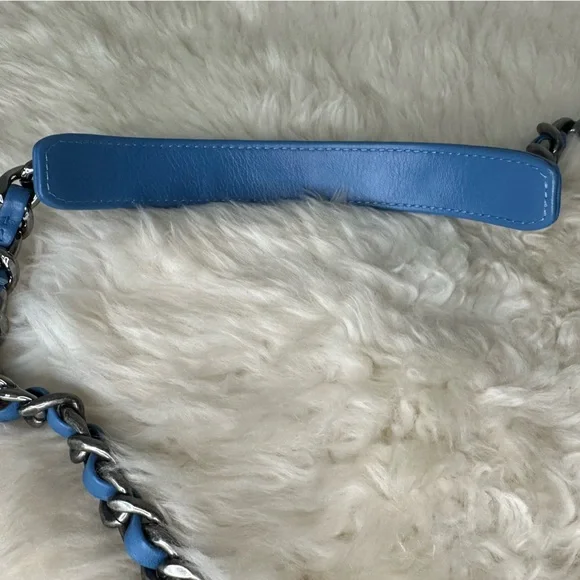 $6,900 CHANEL 19 Flap Bag Medium Blue 21P Excellent Condition - Picture 15 of 16